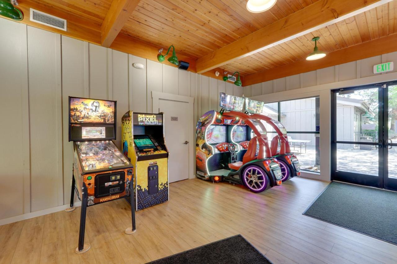 Klamath Falls Getaway With Pool And Hot Tub Access! Exterior photo