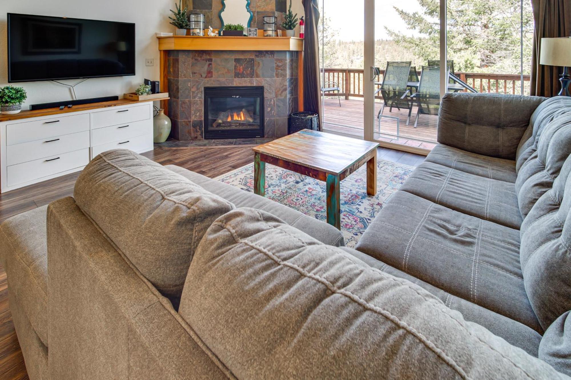 Klamath Falls Getaway With Pool And Hot Tub Access! Exterior photo