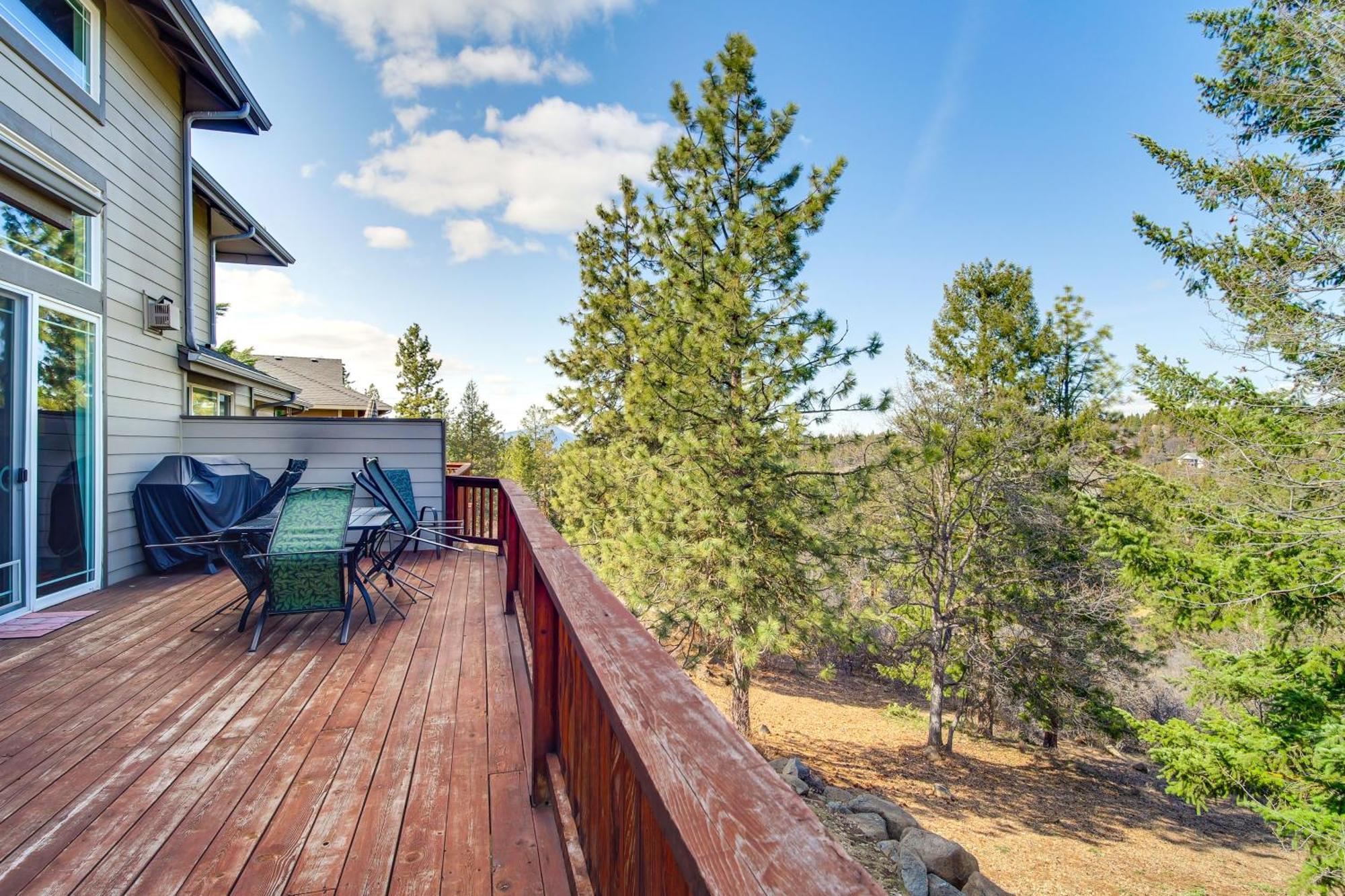 Klamath Falls Getaway With Pool And Hot Tub Access! Exterior photo